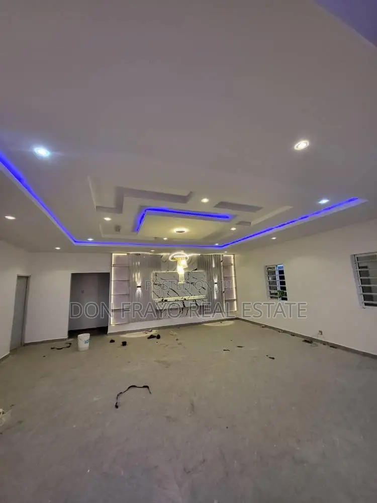 3bdrm Bungalow in Success Estate Elebu, Akala Express for sale in Akala Express