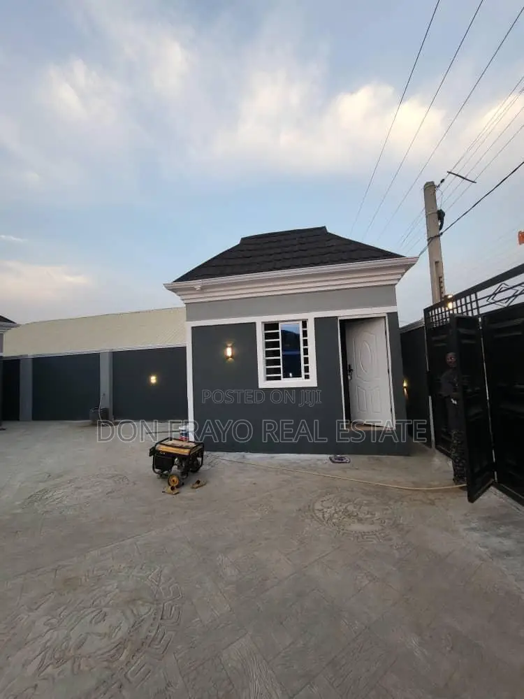 3bdrm Bungalow in Success Estate Elebu, Akala Express for sale in Akala Express