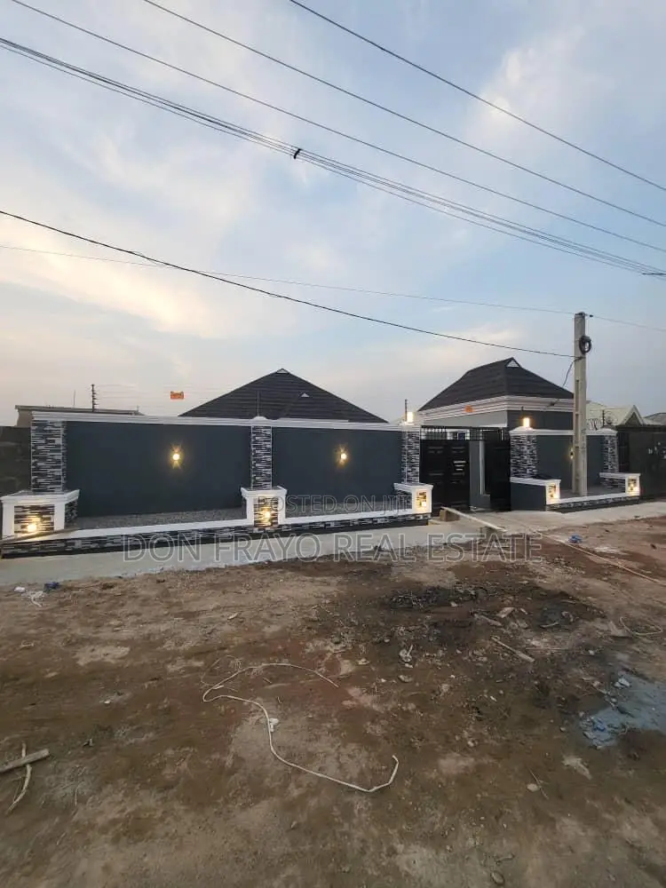 3bdrm Bungalow in Success Estate Elebu, Akala Express for sale in Akala Express