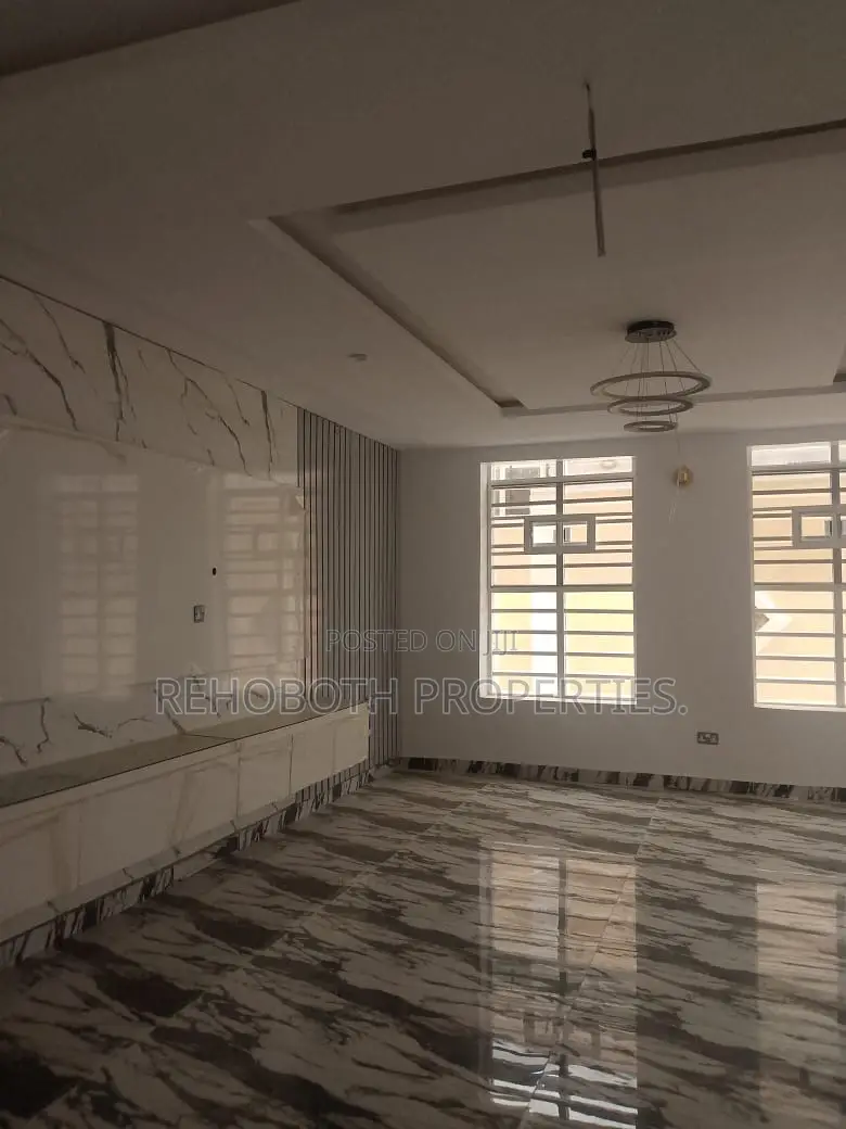 5bdrm Duplex in Ire Akari Estate, Akala Express for sale in Akala Express