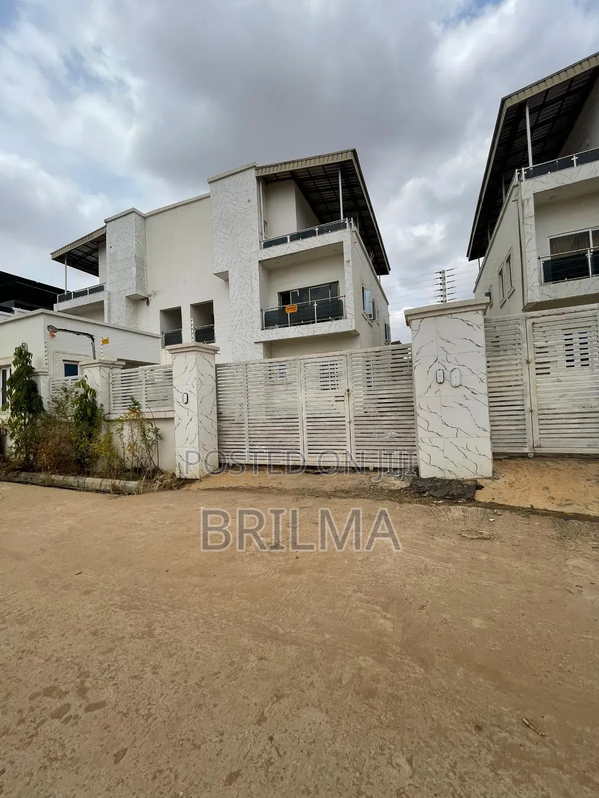 5bdrm Duplex in Life Camp for sale in Life Camp