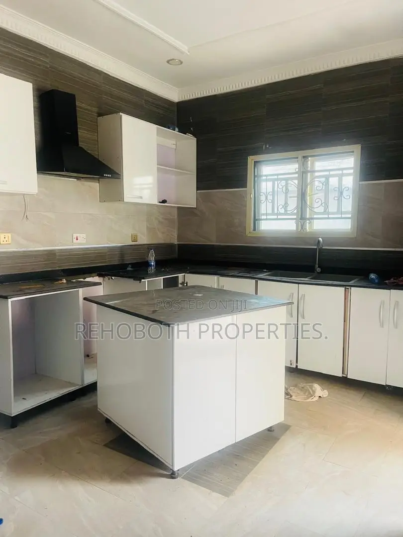 4bdrm Bungalow in Promiseland Elebu, Akala Express for sale in Akala Express