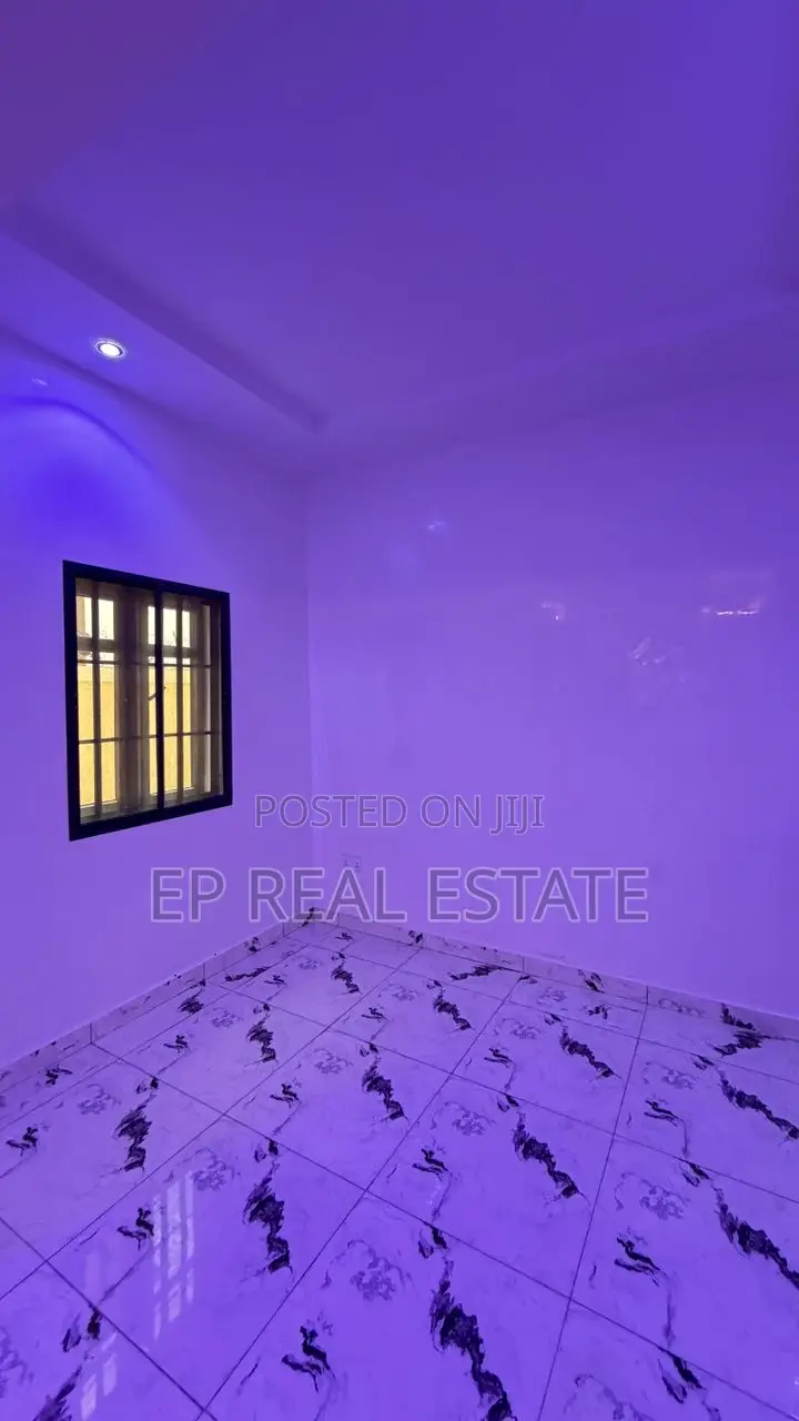 4bdrm Duplex in Apo District for sale in Apo District