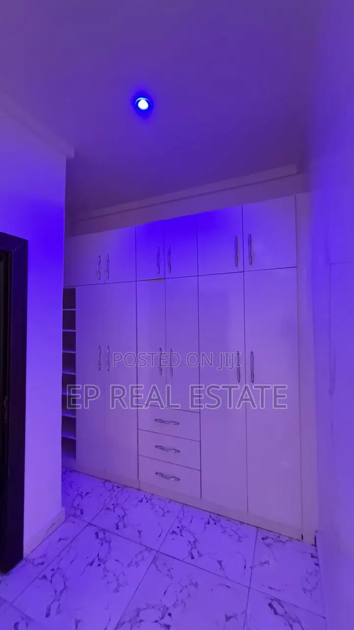 4bdrm Duplex in Apo District for sale in Apo District