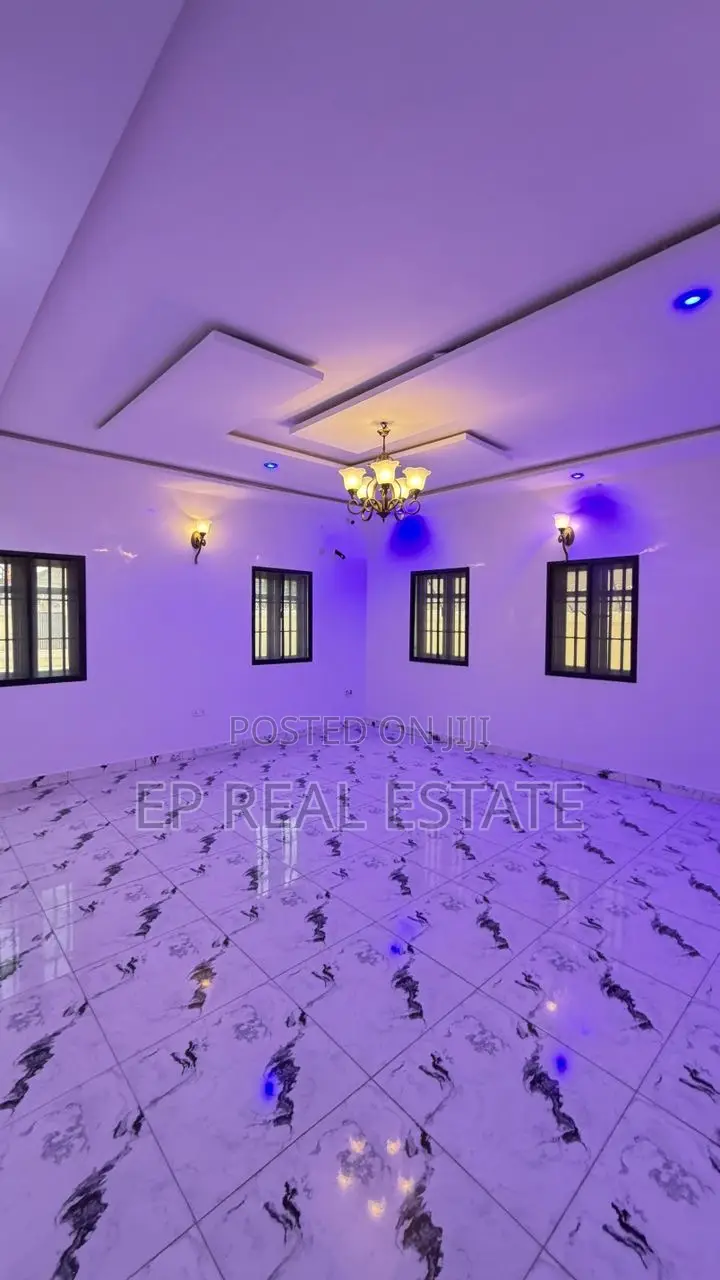 4bdrm Duplex in Apo District for sale in Apo District