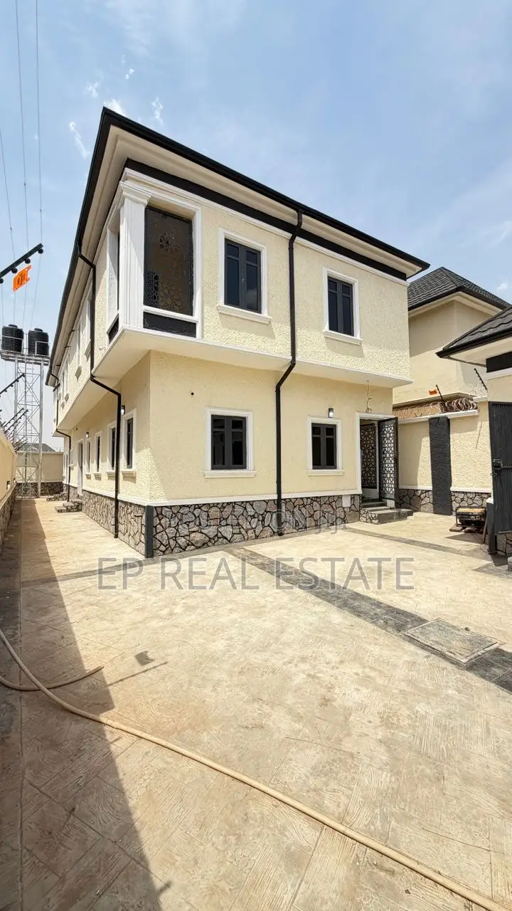 4bdrm Duplex in Apo District for sale in Apo District