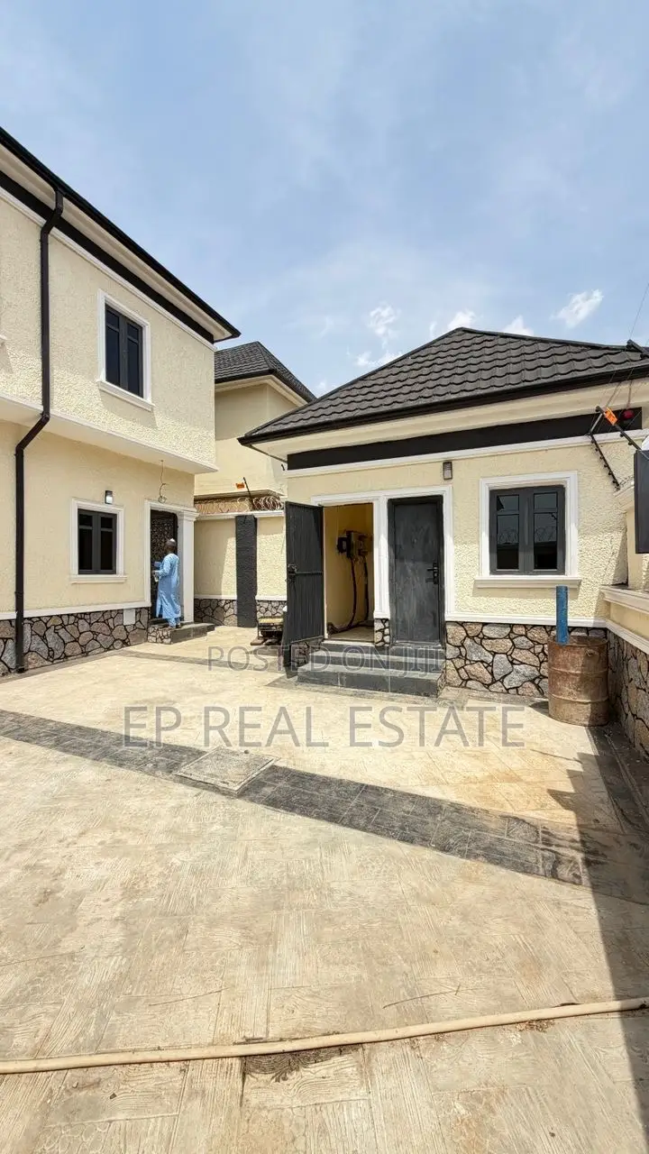4bdrm Duplex in Apo District for sale in Apo District