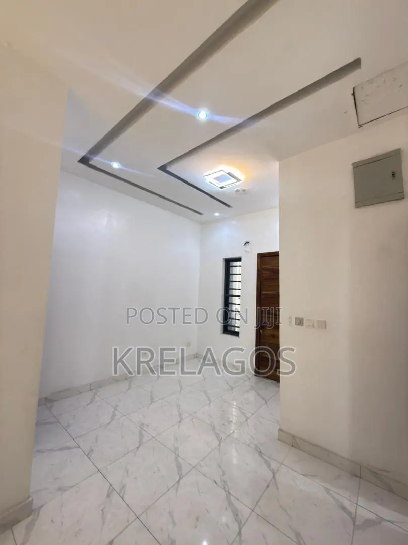 4bdrm Duplex in Chevron for rent in Chevron