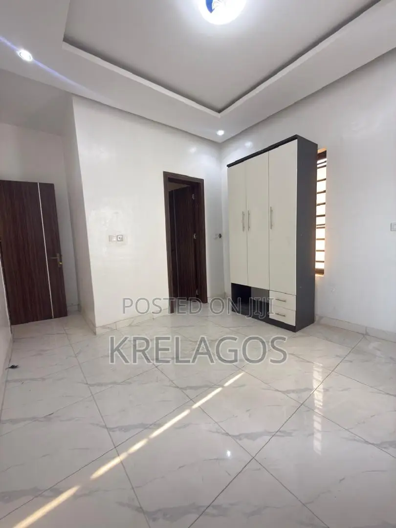 4bdrm Duplex in Chevron for rent in Chevron