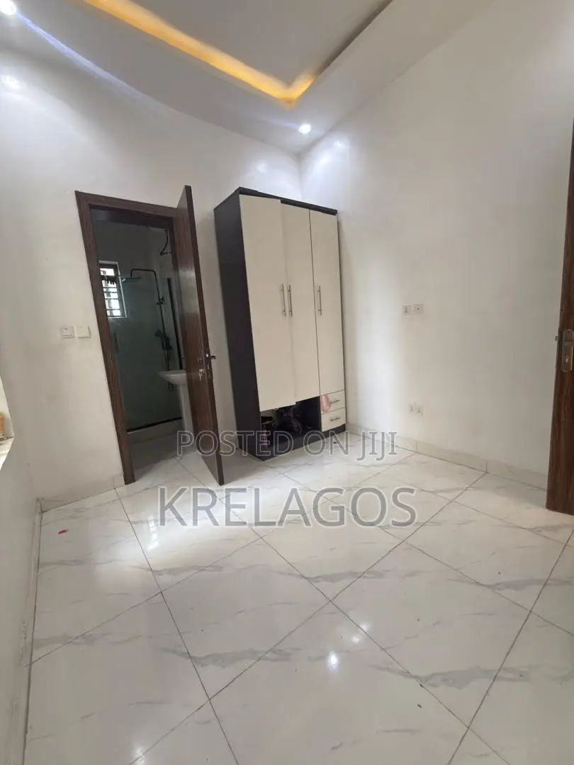 4bdrm Duplex in Chevron for rent in Chevron