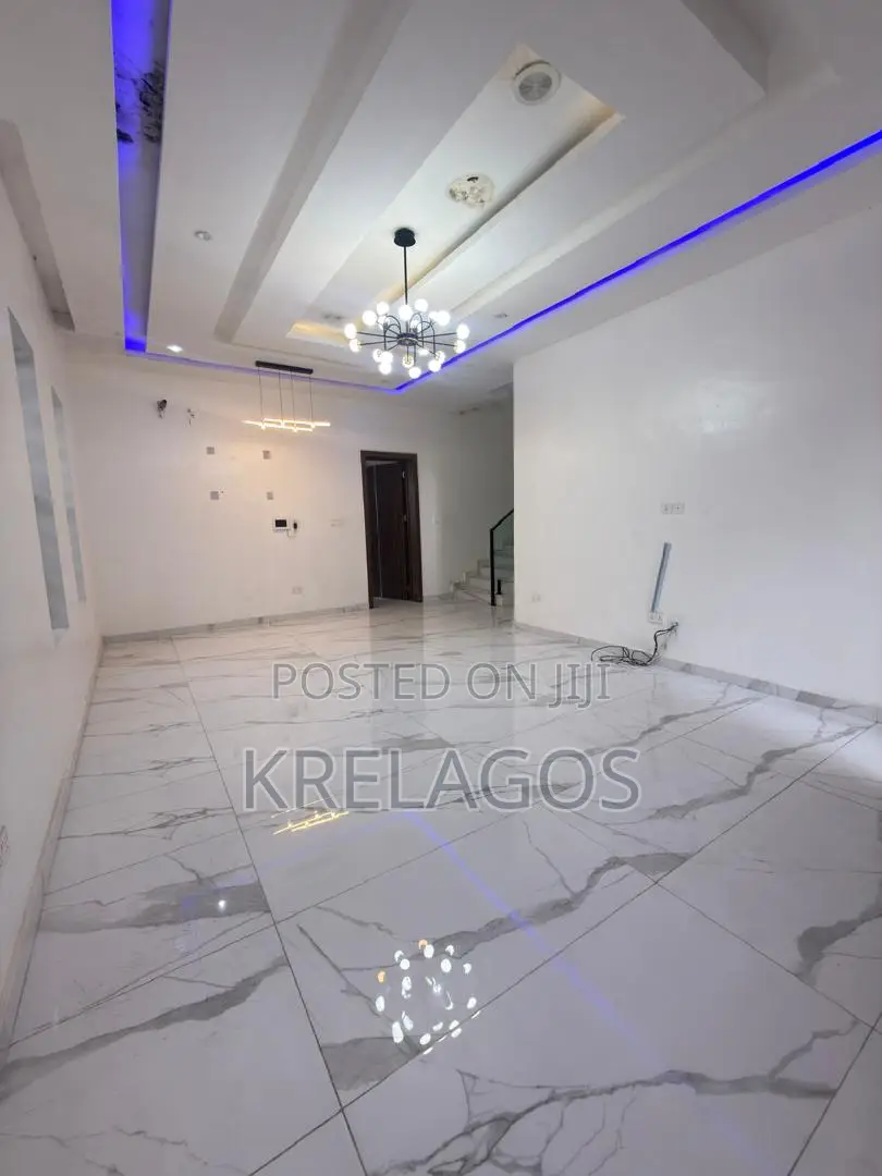 4bdrm Duplex in Chevron for rent in Chevron