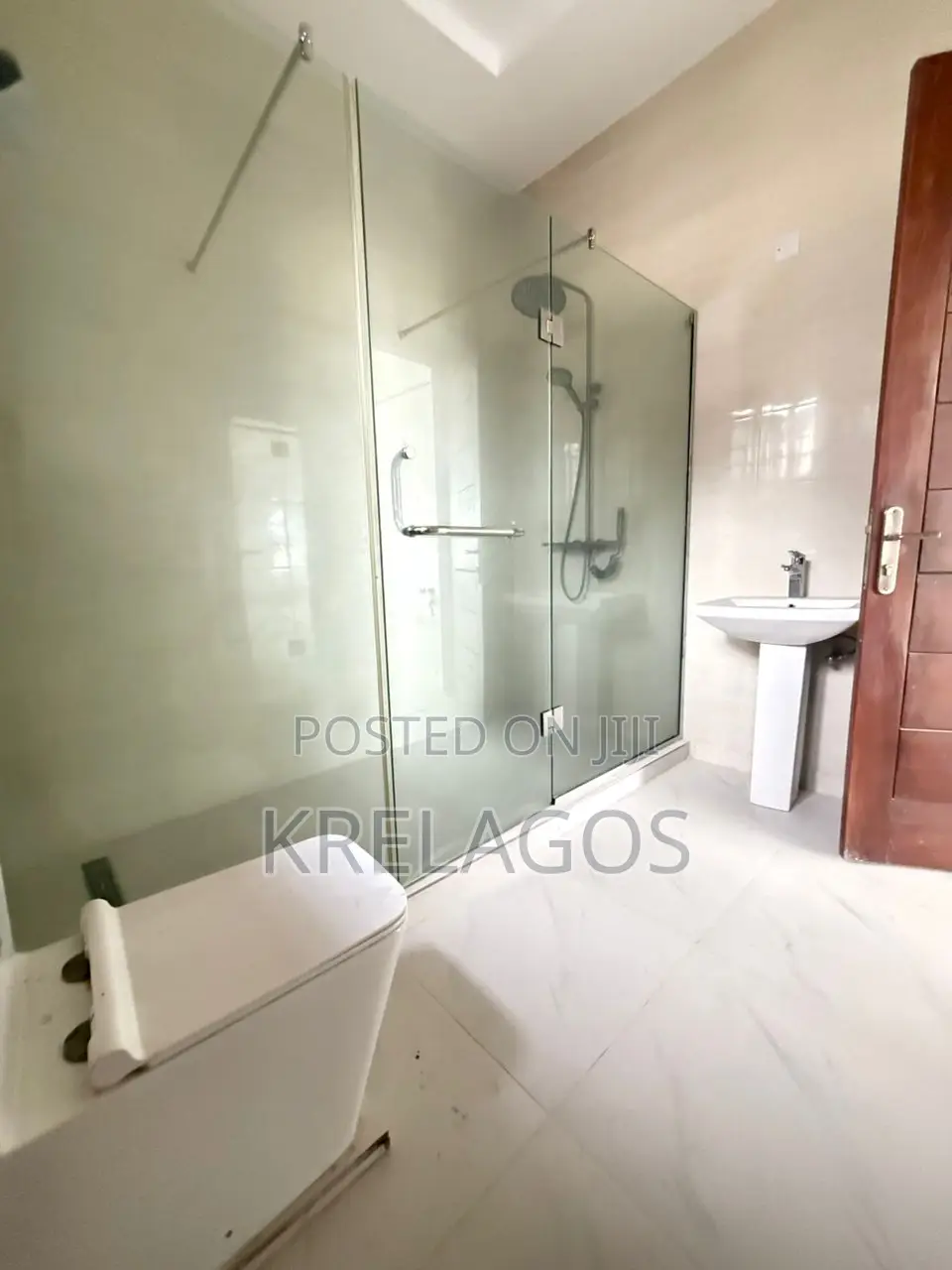 4bdrm Duplex in Ologolo for sale in Ologolo