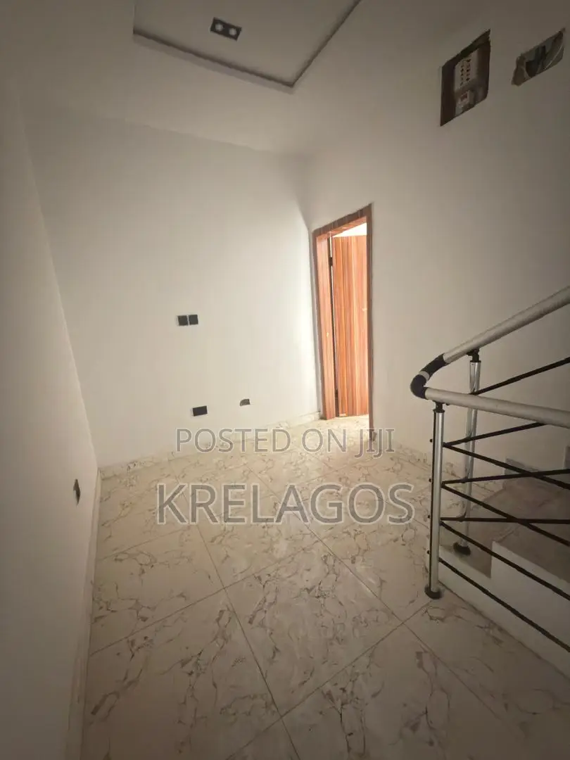4bdrm Duplex in Orchid, Chevron for rent in Chevron