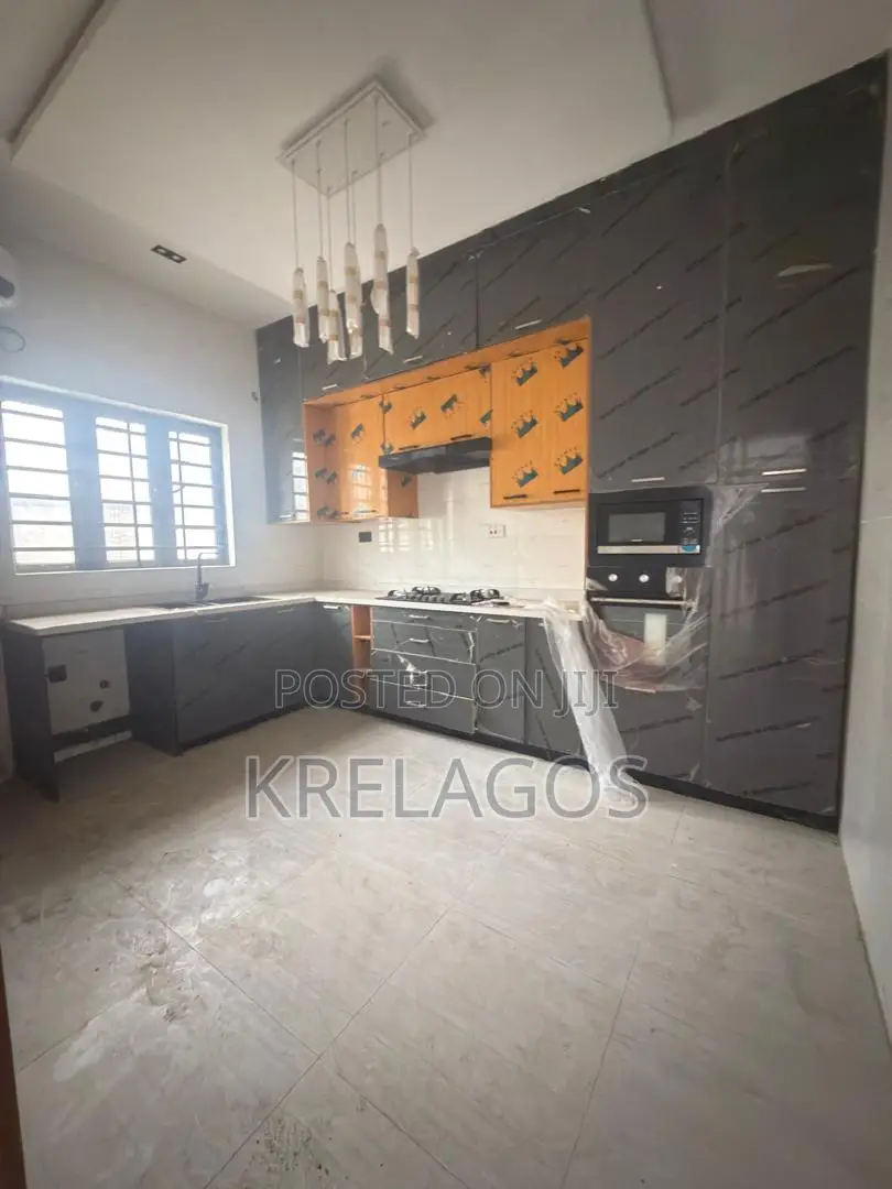 4bdrm Duplex in Orchid, Chevron for rent in Chevron