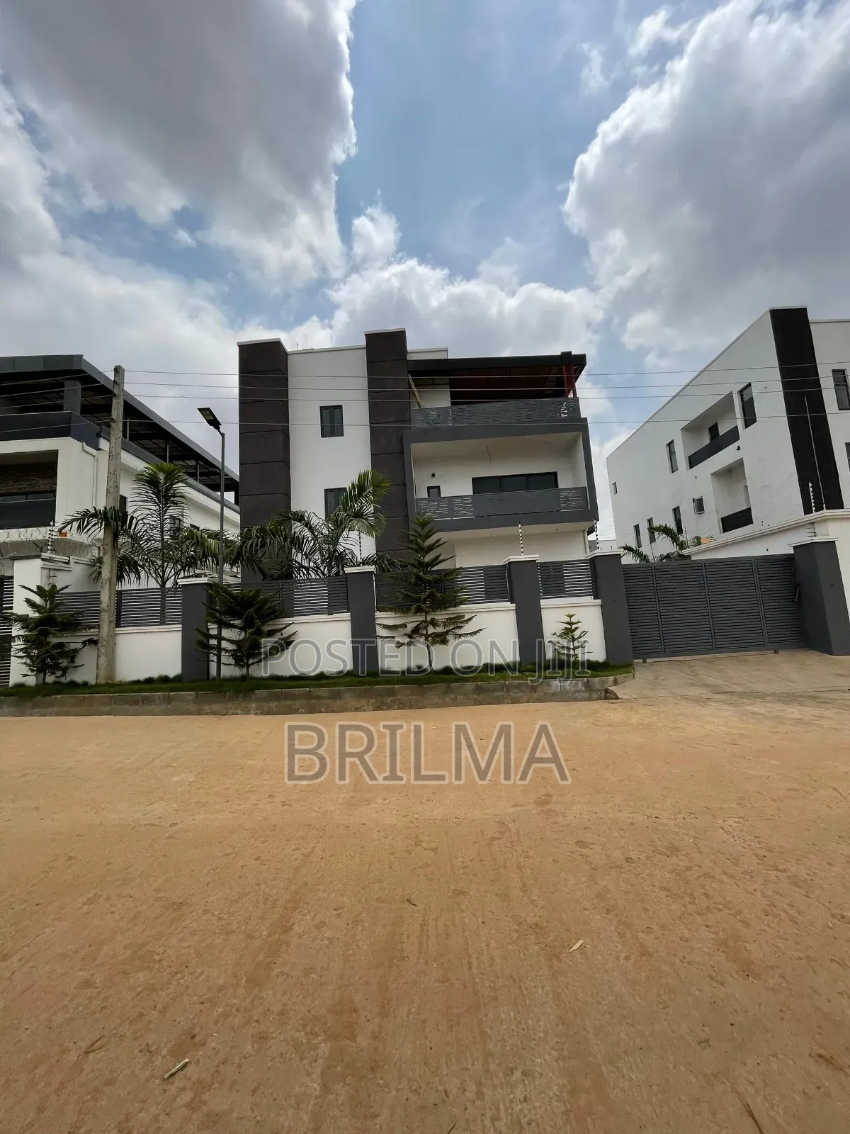 Furnished 5bdrm Duplex in Life Camp for sale in Life Camp