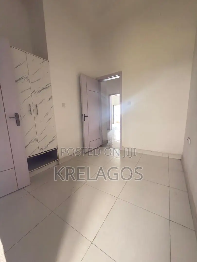 4bdrm Duplex in Chevron for sale in Chevron