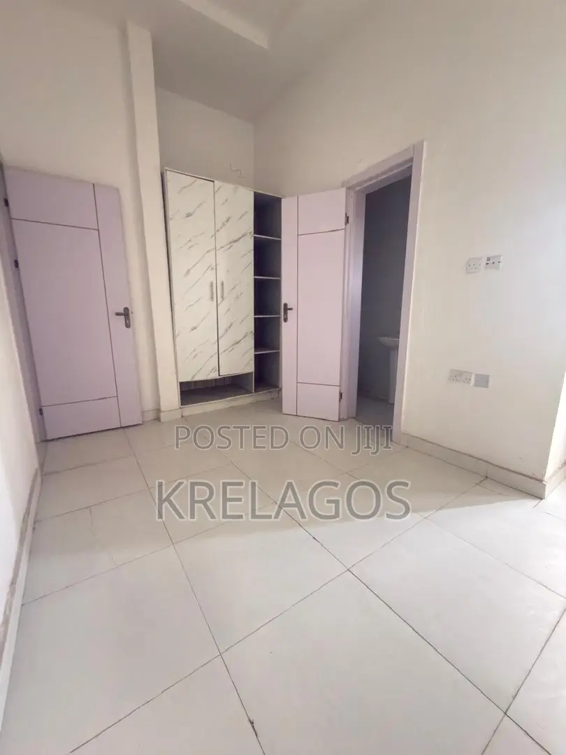 4bdrm Duplex in Chevron for sale in Chevron