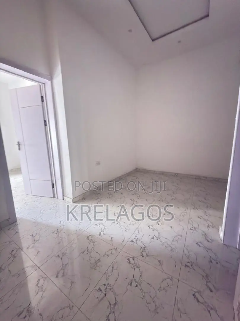 4bdrm Duplex in Chevron for sale in Chevron