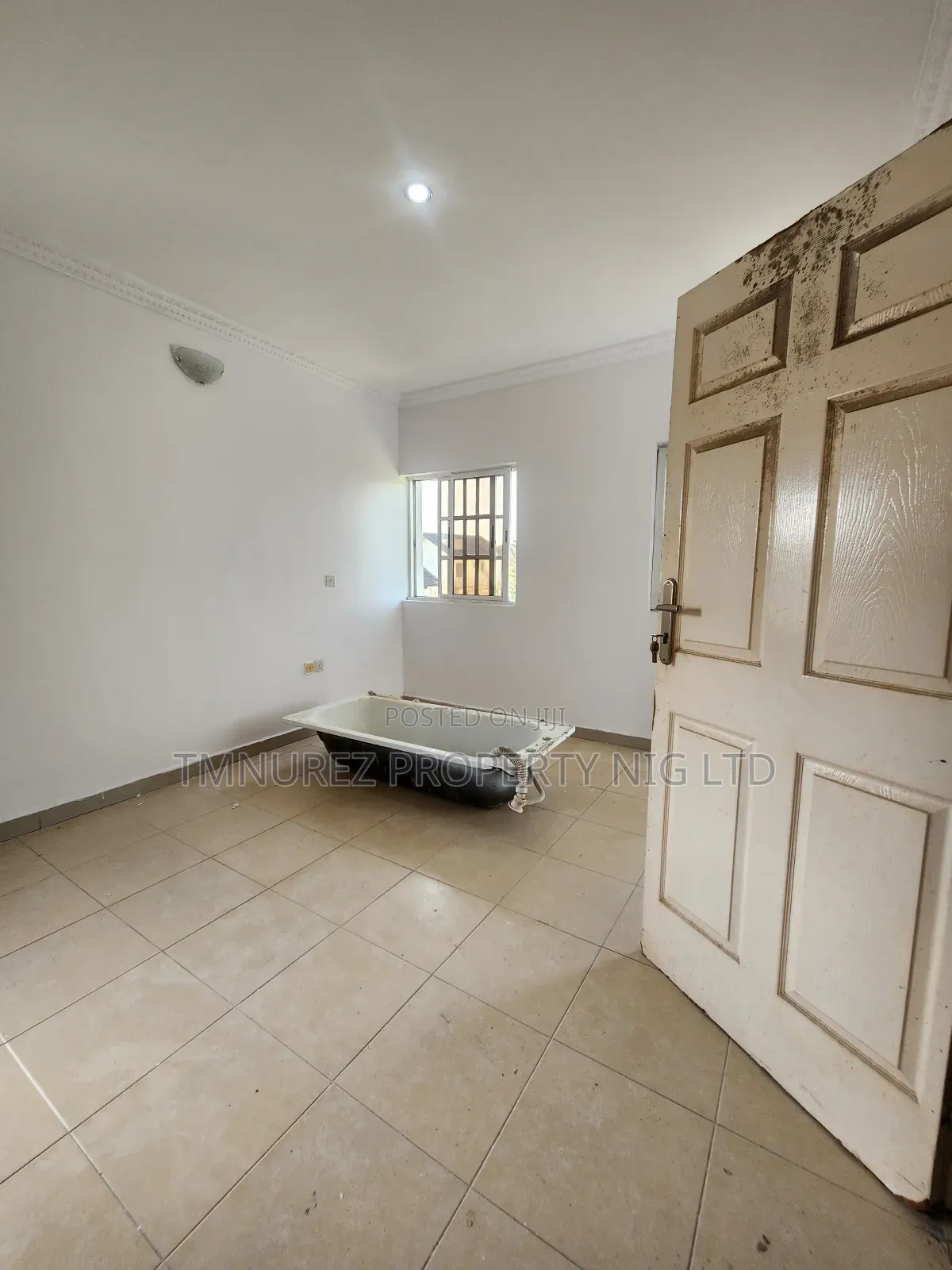 Mini Flat in Caltongate Estate, Chevron for rent in Chevron