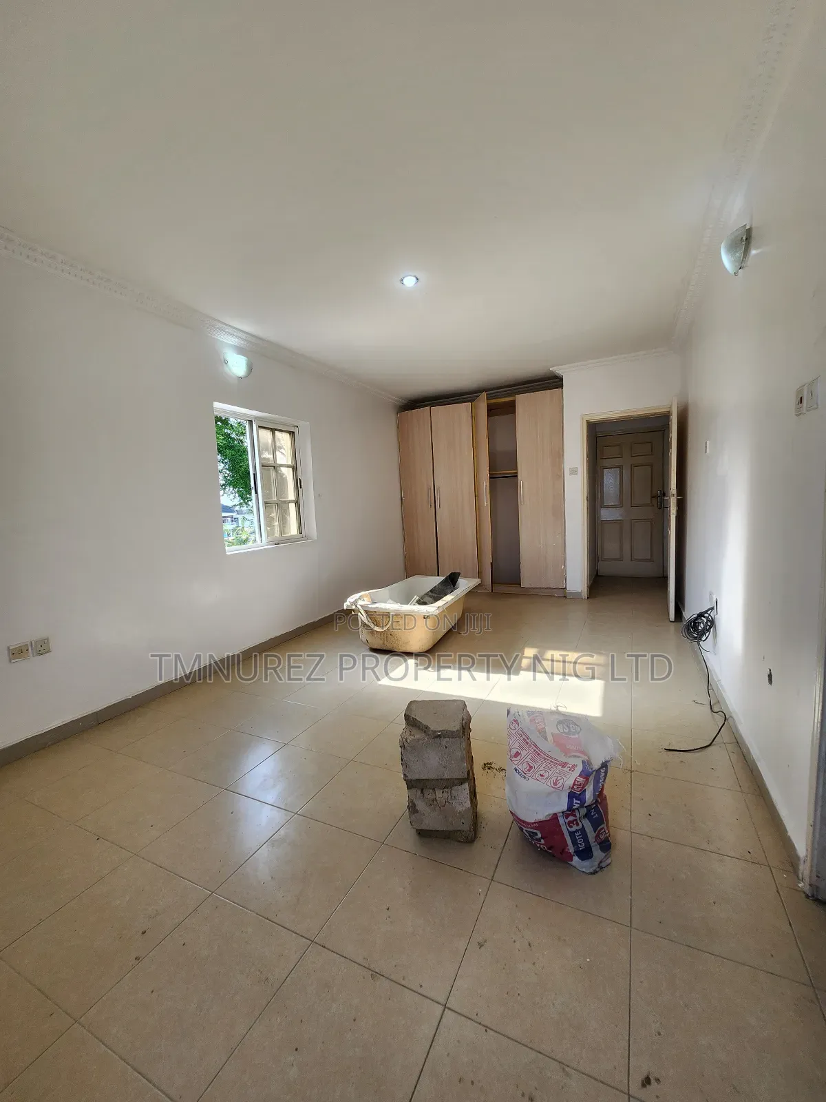 Mini Flat in Caltongate Estate, Chevron for rent in Chevron