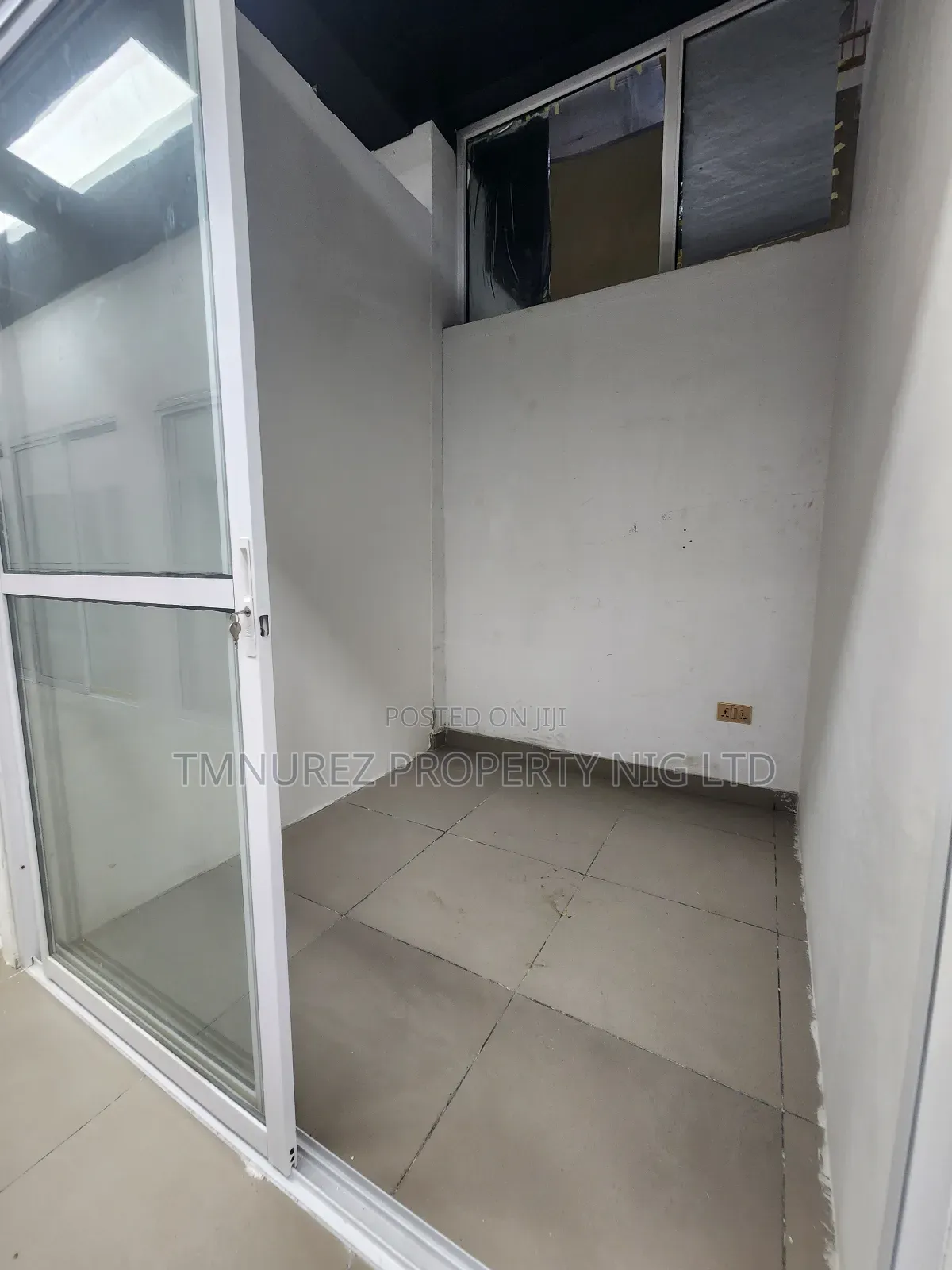 Shop Space for Phone Lekki Market in Victoria Island Extension