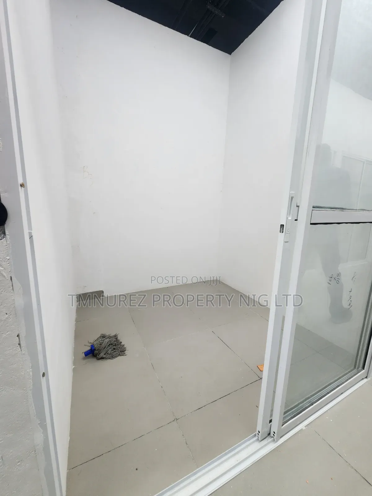 Shop Space for Phone Lekki Market in Victoria Island Extension