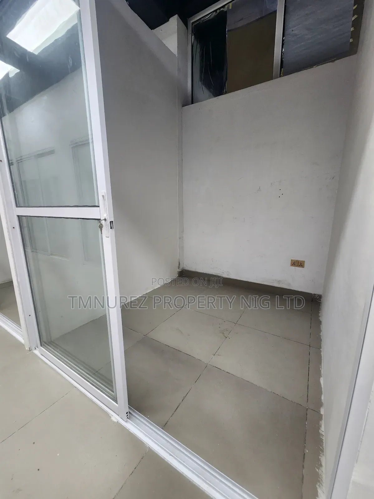 Shop Space for Phone Lekki Market in Victoria Island Extension