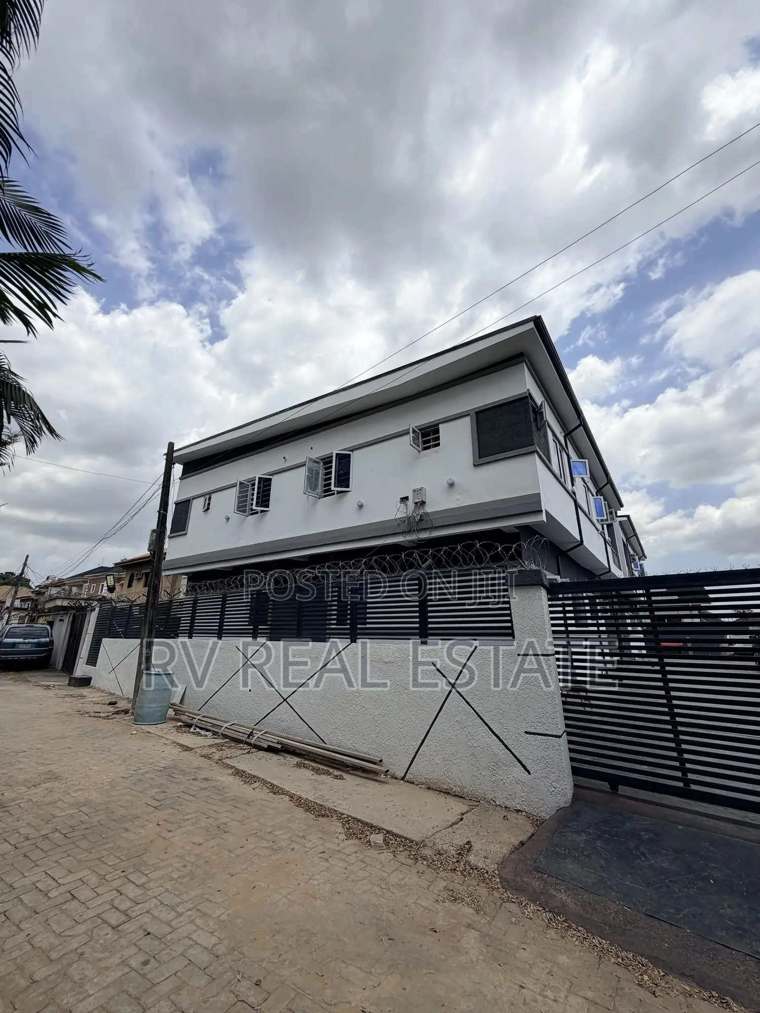 3bdrm Apartment in Oregun for sale in Oregun