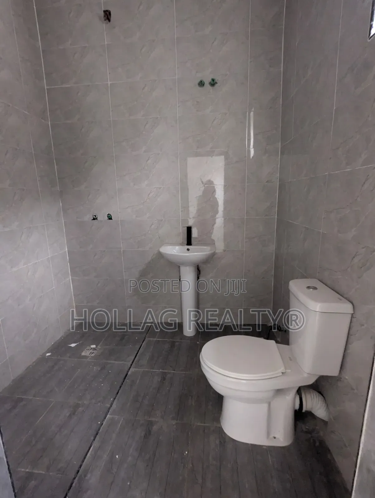 4bdrm Duplex in Ikota for sale in Ikota