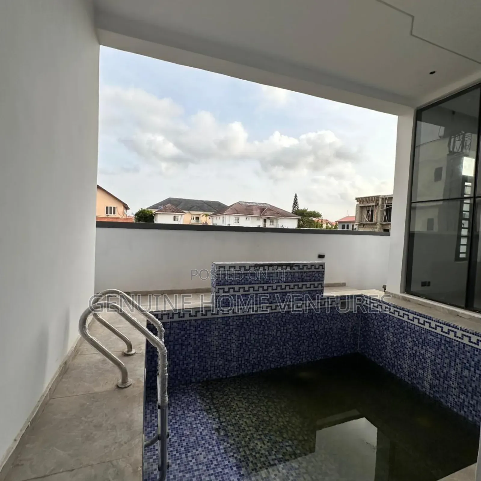 5bdrm Duplex in Orchid, Chevron for sale in Chevron