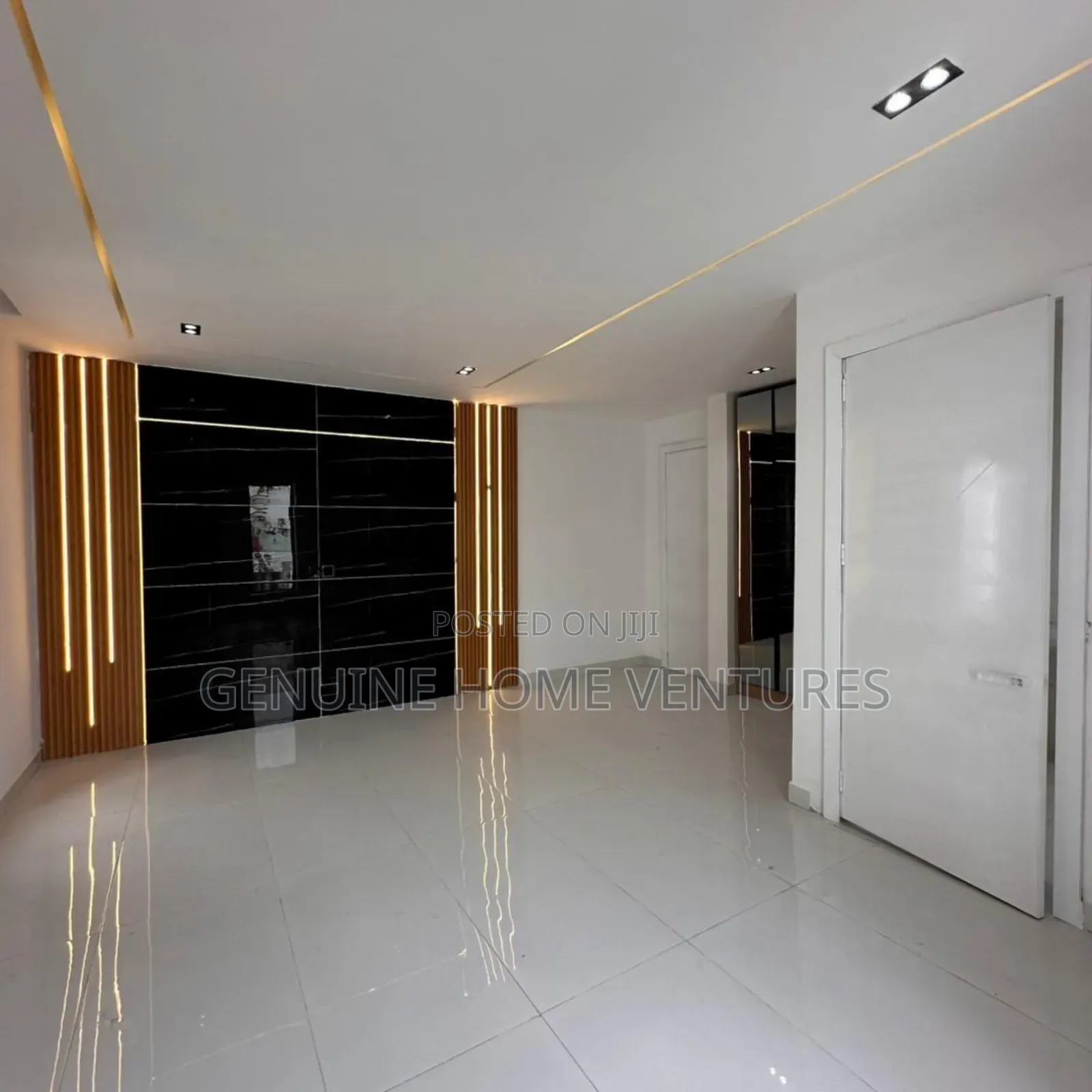 5bdrm Duplex in Orchid, Chevron for sale in Chevron