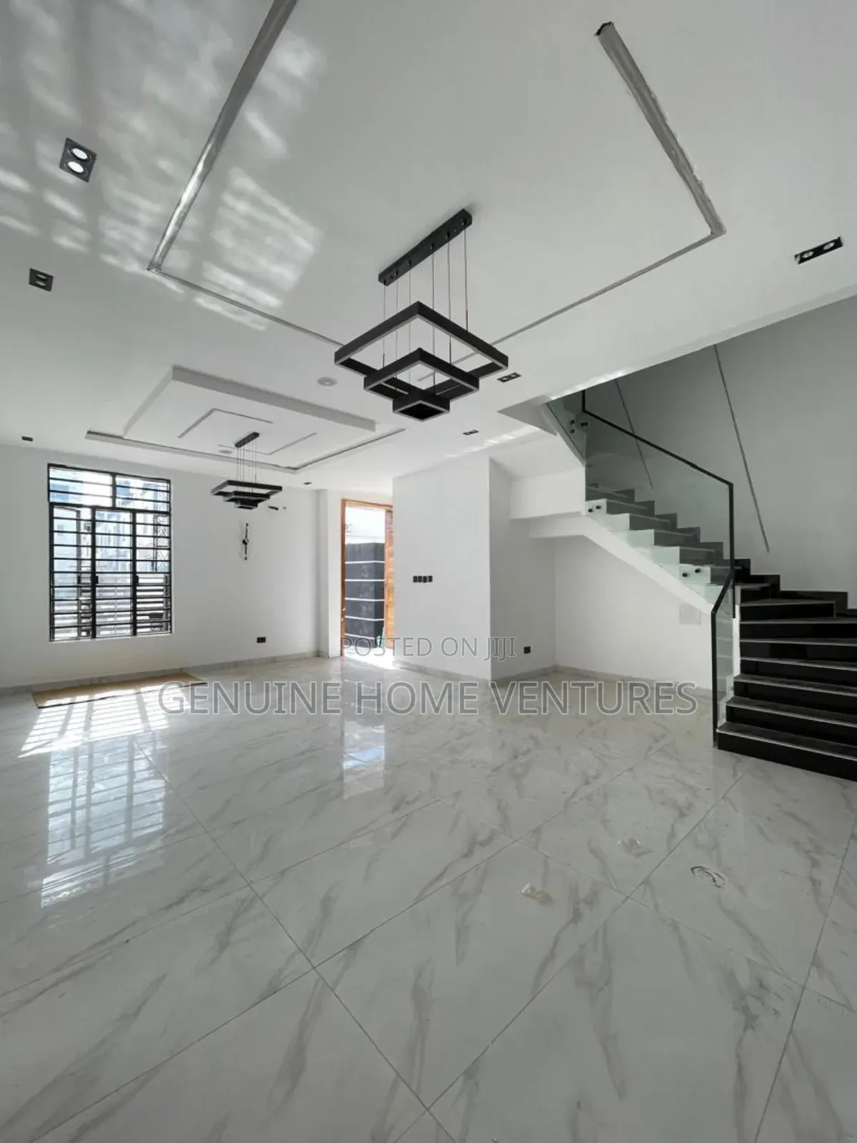4bdrm Duplex in Chevron for sale in Chevron