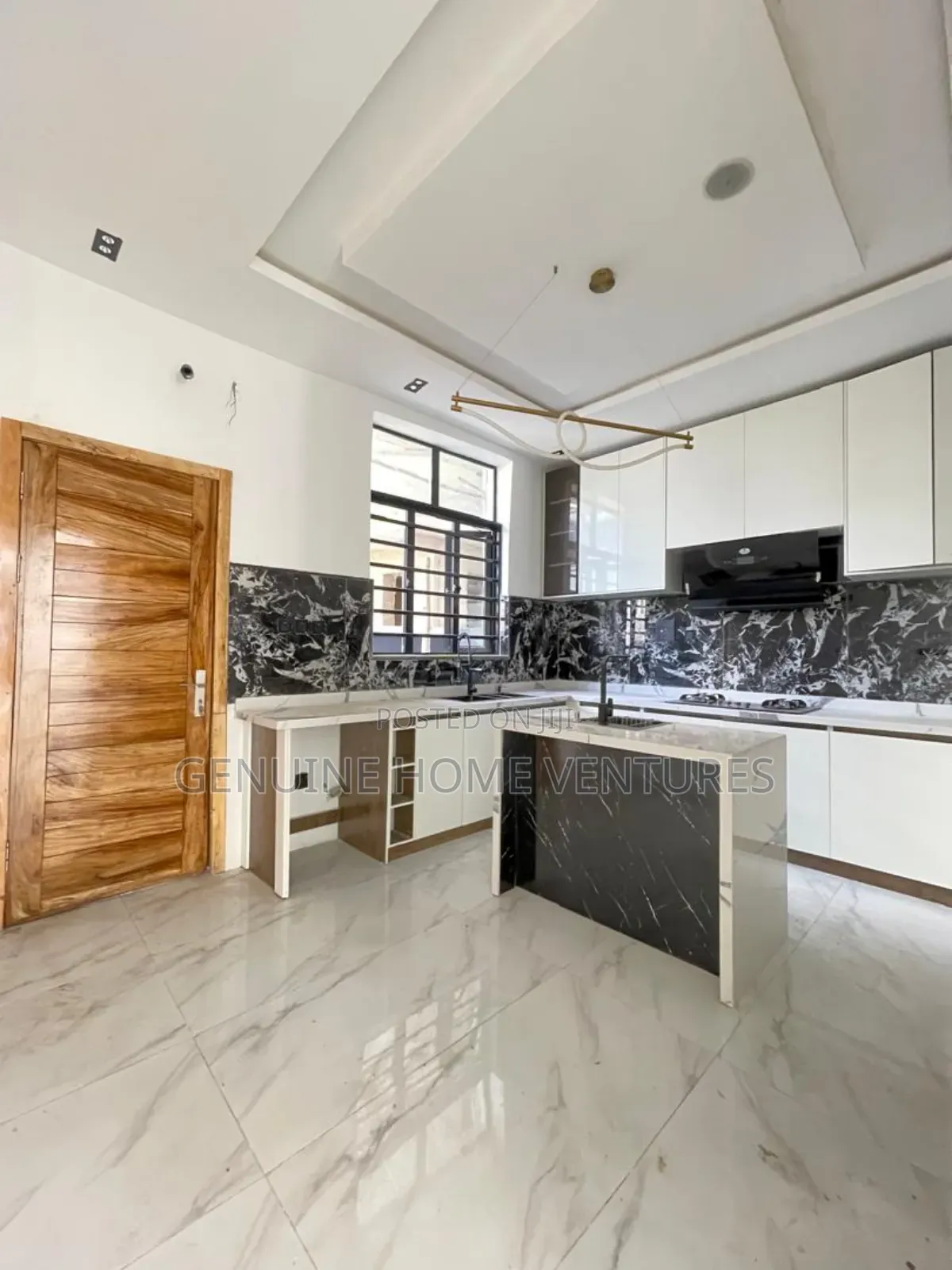 4bdrm Duplex in Chevron for sale in Chevron