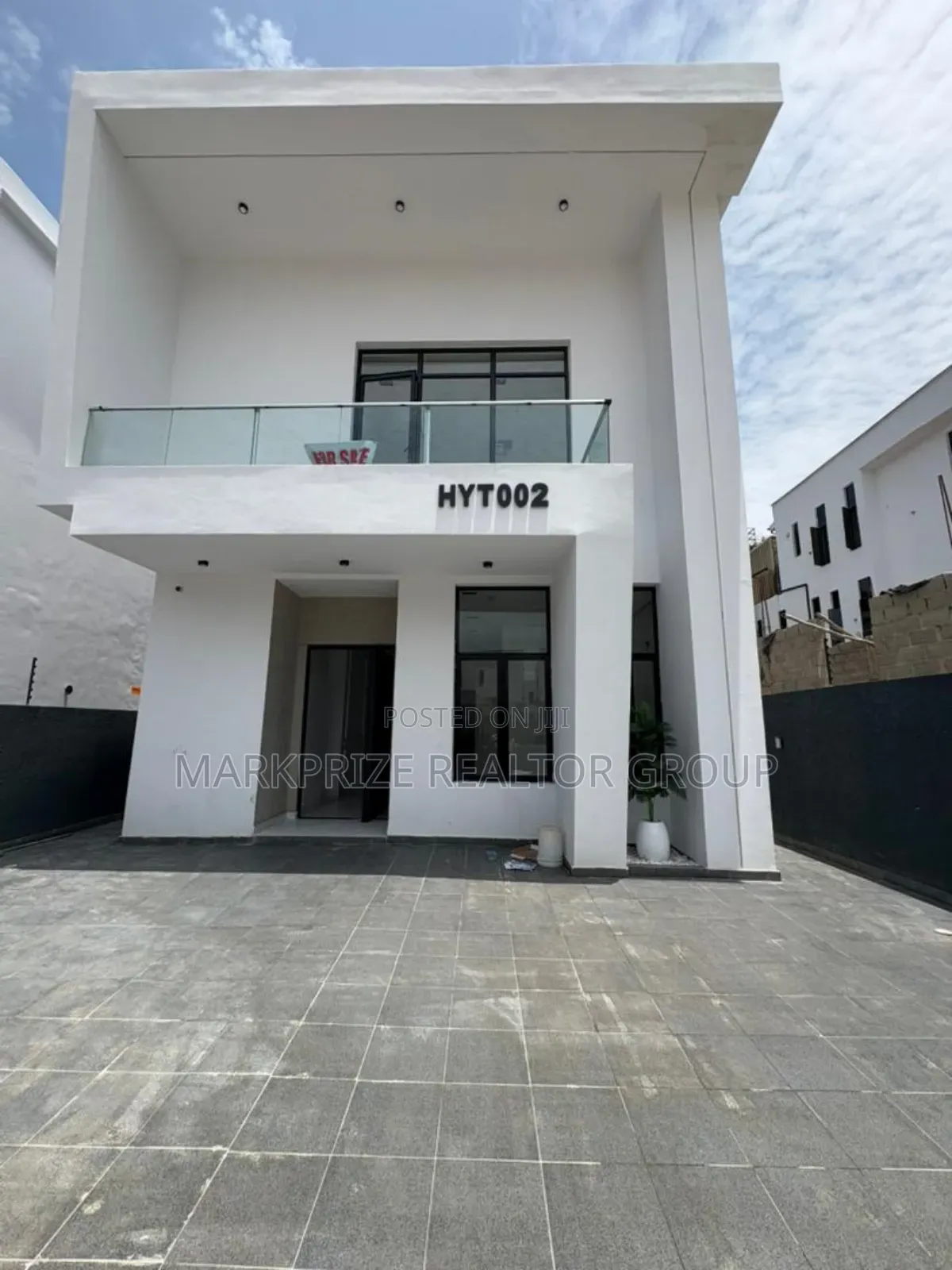 Furnished 5bdrm Duplex in Chevron for sale in Chevron