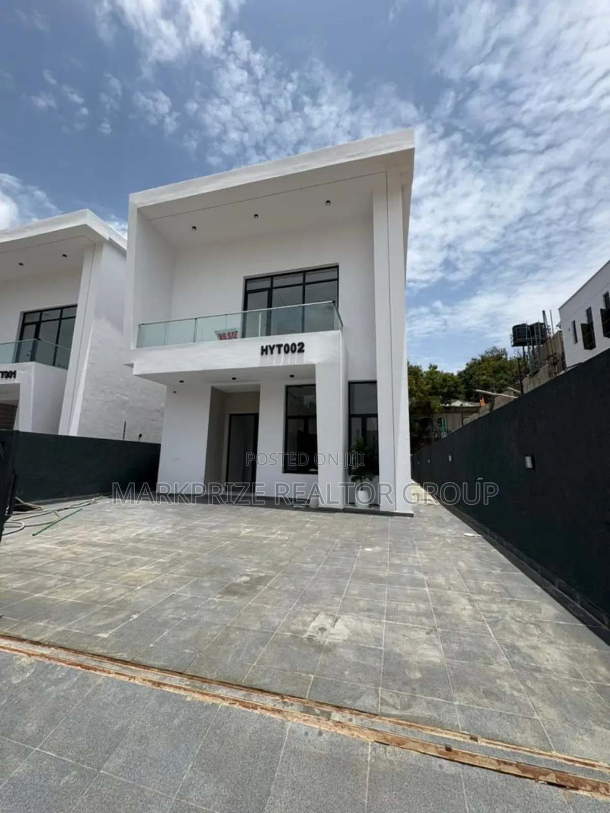 Furnished 5bdrm Duplex in Chevron for sale in Chevron
