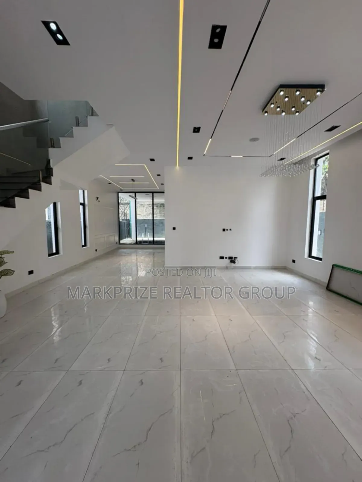 Furnished 5bdrm Duplex in Chevron for sale in Chevron