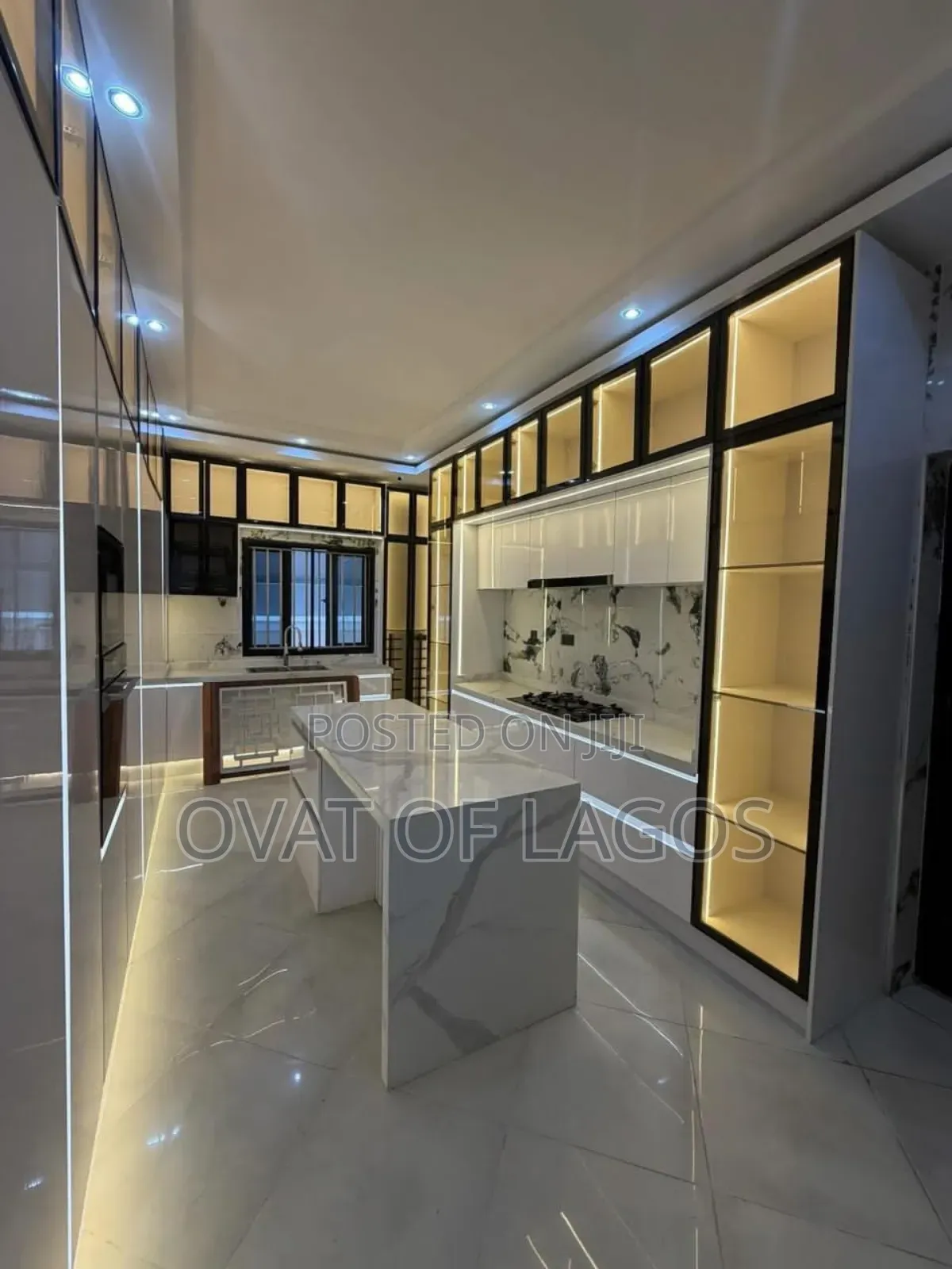 5bdrm Duplex in Lekki Phase 1 for sale in Lekki Phase 1