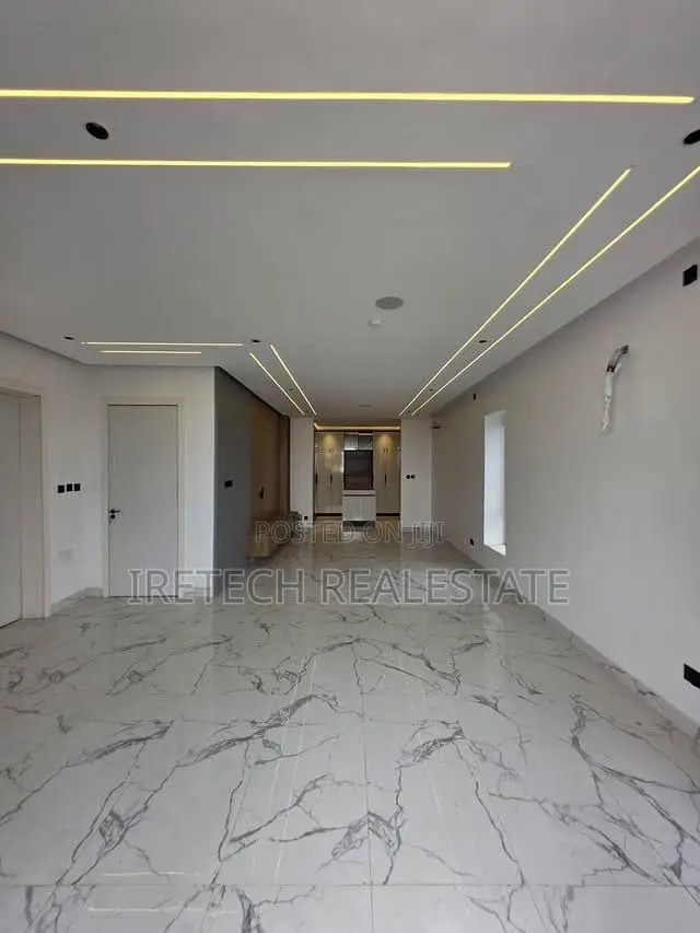 5bdrm Duplex in Secured Estate Lekki for sale in Lekki Phase 1
