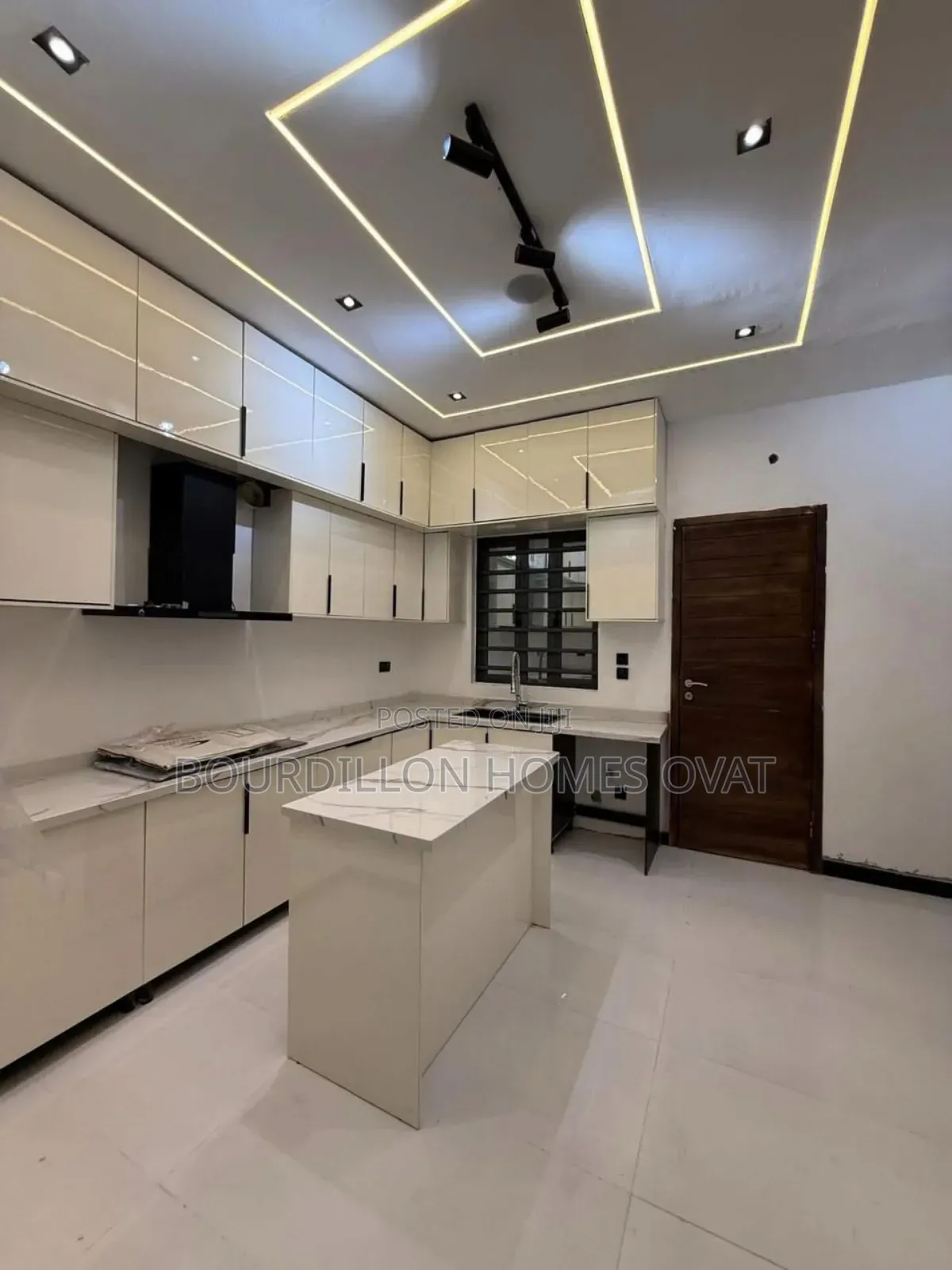 5bdrm Duplex in Ologolo Lekki Lagos for sale in Ologolo