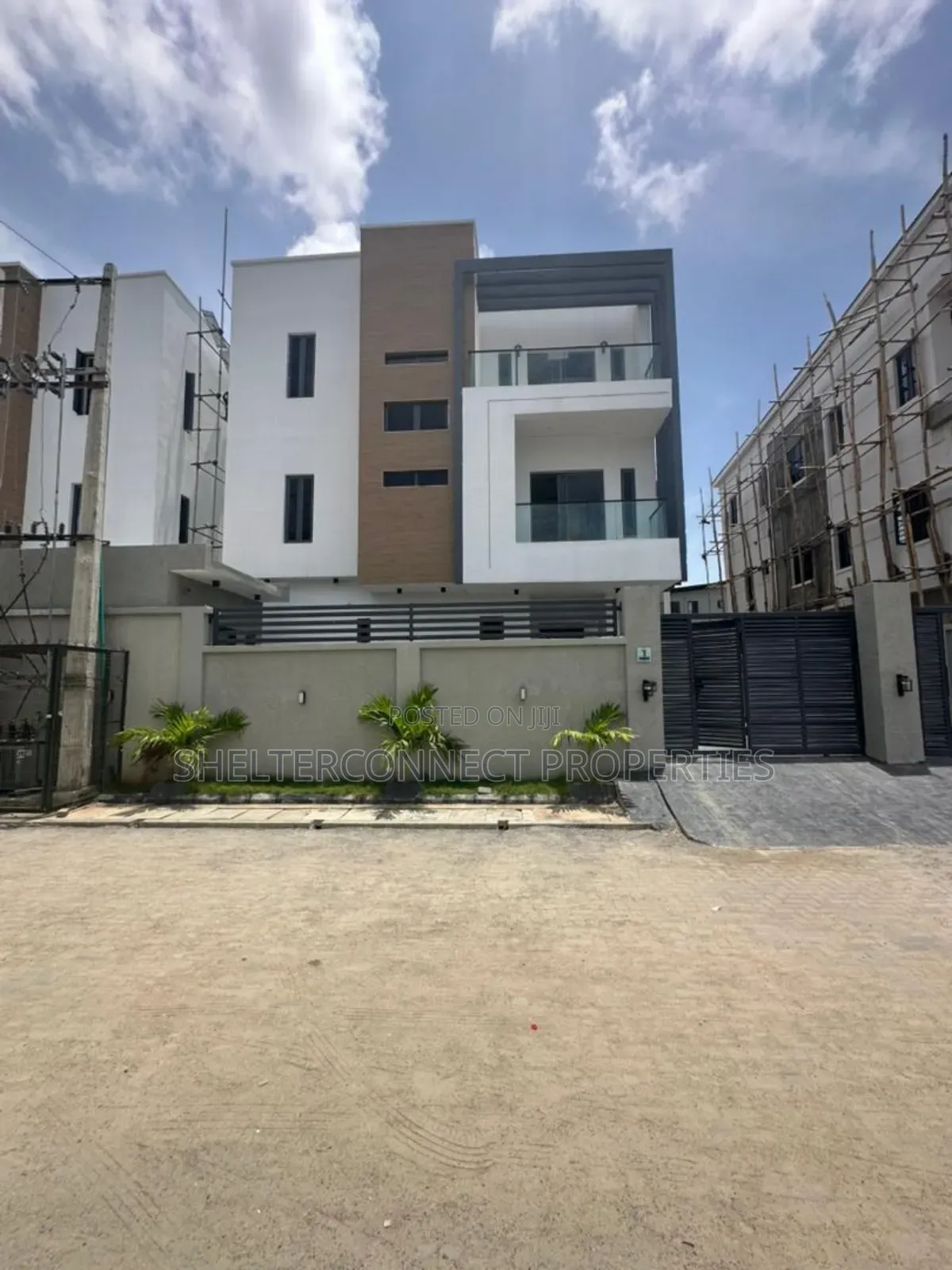 5bdrm Duplex in Lekki Phase 1 for sale in Lekki Phase 1