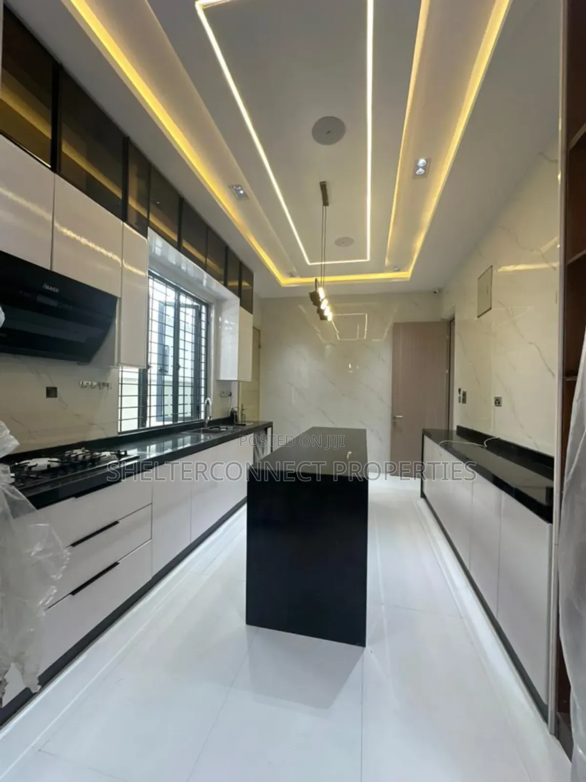 5bdrm Duplex in Lekki Phase 1 for sale in Lekki Phase 1