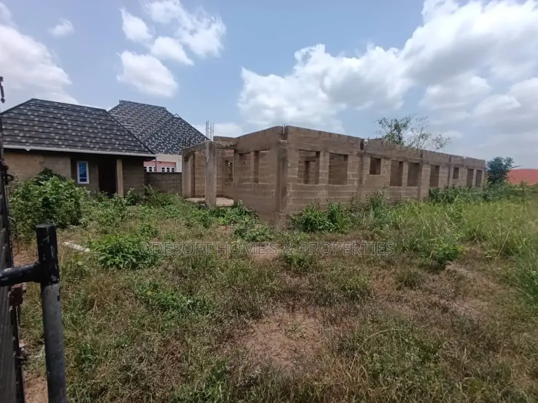 3bdrm Bungalow in Kutayi, Harmony for sale in Akobo