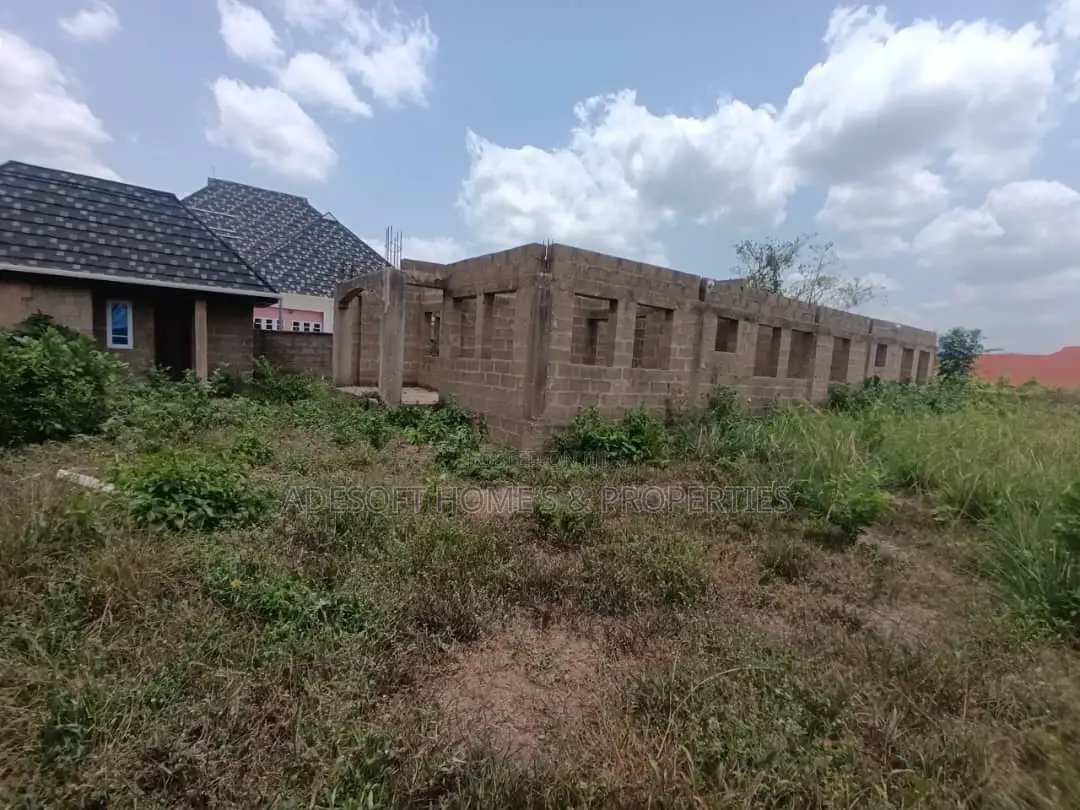 3bdrm Bungalow in Kutayi, Harmony for sale in Akobo