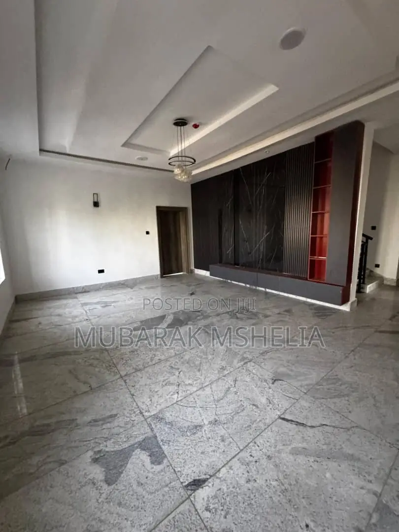 6bdrm Duplex in Katampe Extension for sale in Katampe Extension