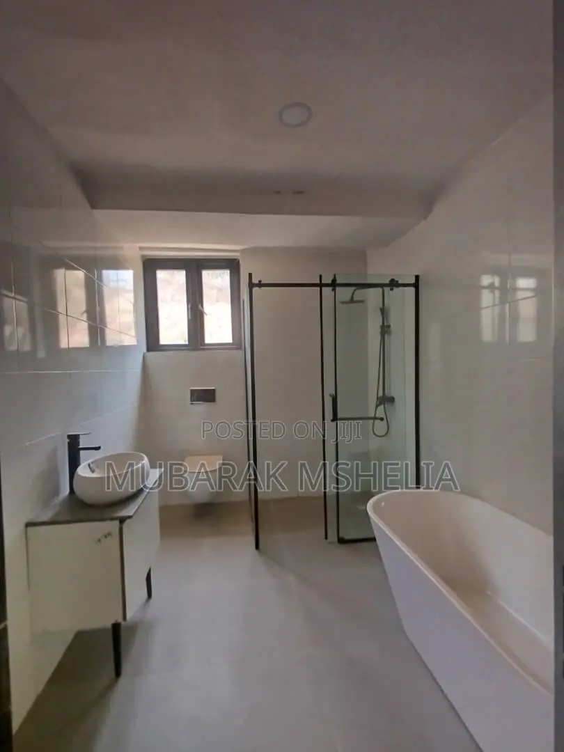 5bdrm Duplex in Guzape District for sale in Guzape District