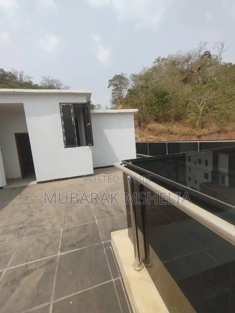 5bdrm Duplex in Guzape District for sale in Guzape District