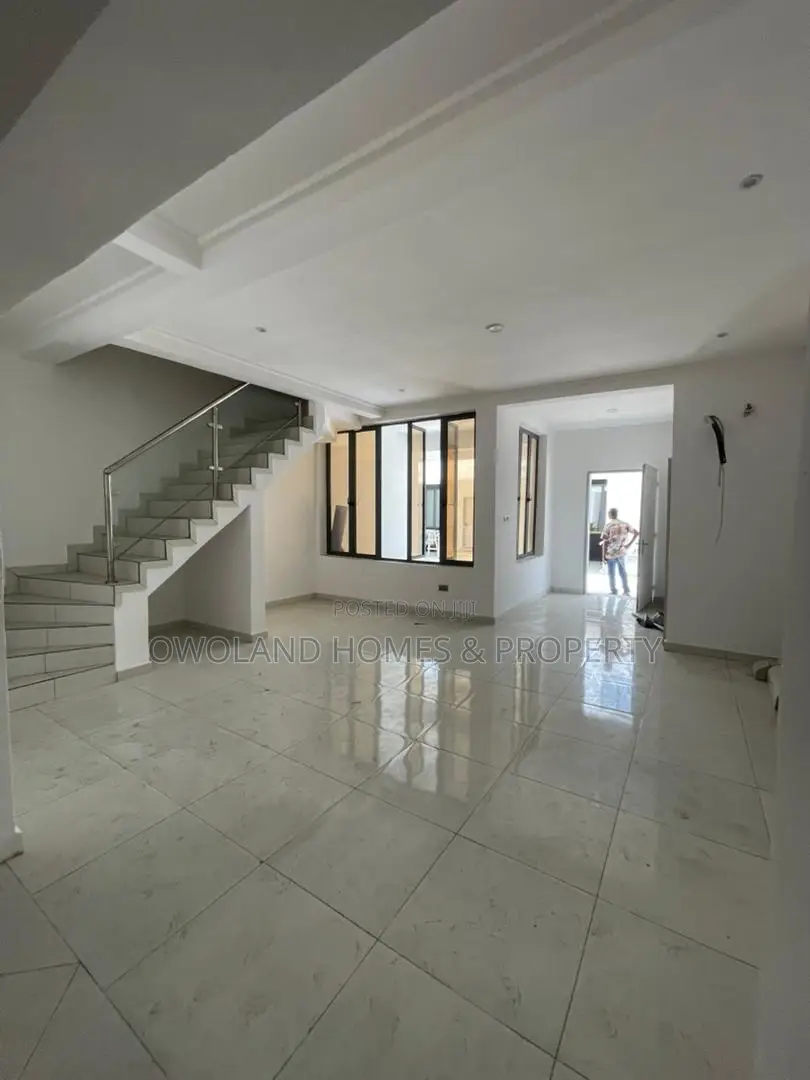 3bdrm Duplex in Chevron for rent in Chevron