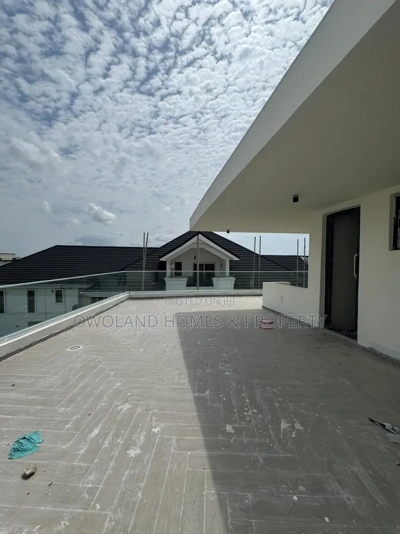 5bdrm Duplex in Cowrie Creek, Ikate for rent in Ikate