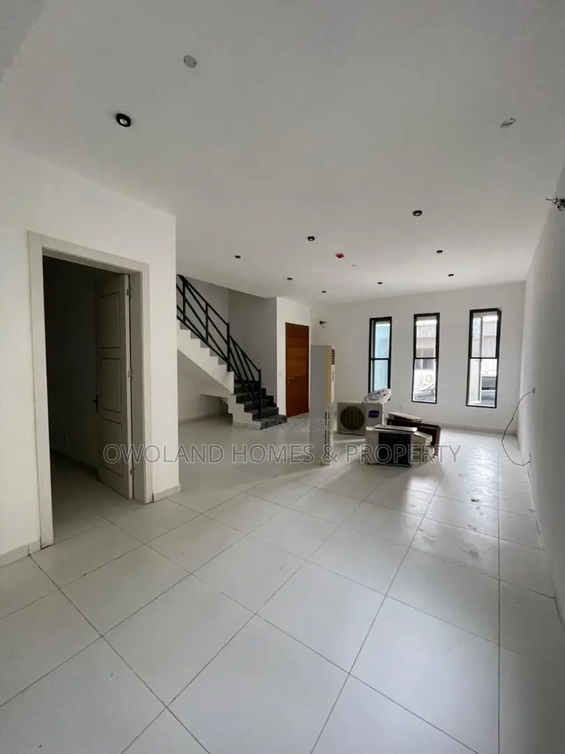 4bdrm Duplex in Ologolo for rent in Ologolo