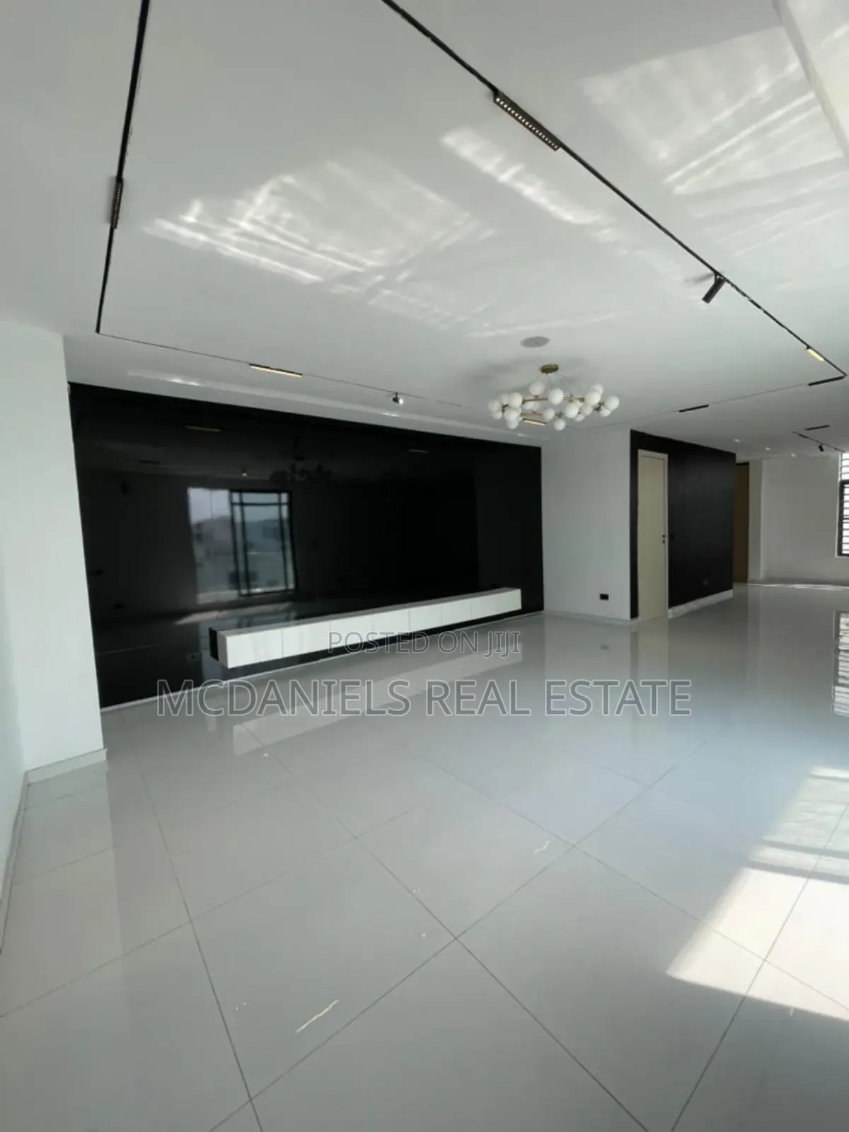 5bdrm Duplex in Chevron for sale in Chevron